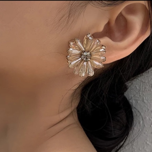 Beautiful Flower Earrings - Picture 2 of 5